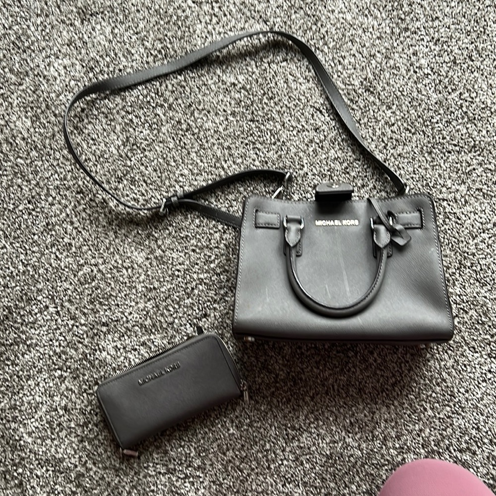 Grey Michael KORS Crossbody (Needs a little cleaning).